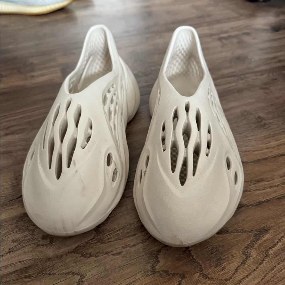 Yeezy Foam Runner Cream Size 12